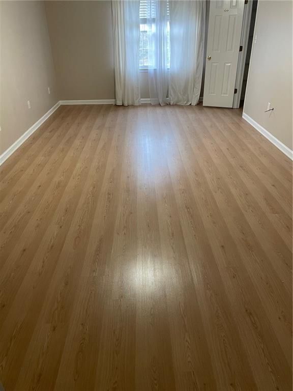Foto del edificio - 240 W Huntington Rd