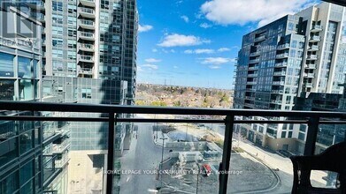Building Photo - 30-730 Meadowglen Pl