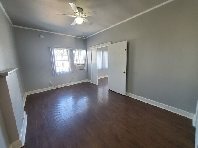 Building Photo - 538 N Alexandria Ave
