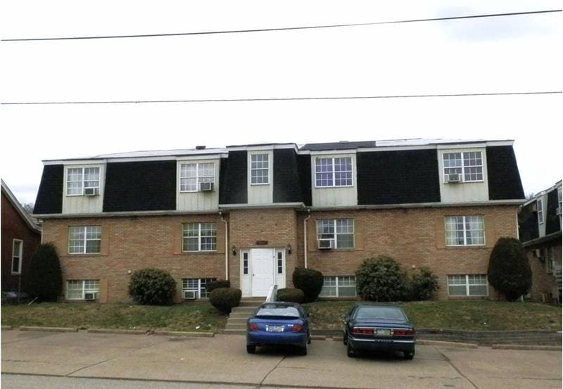 1043 Broadway St, Martins Ferry, OH 43935 Room for Rent in Martins