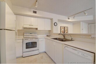 Building Photo - 135 Yacht Club Way