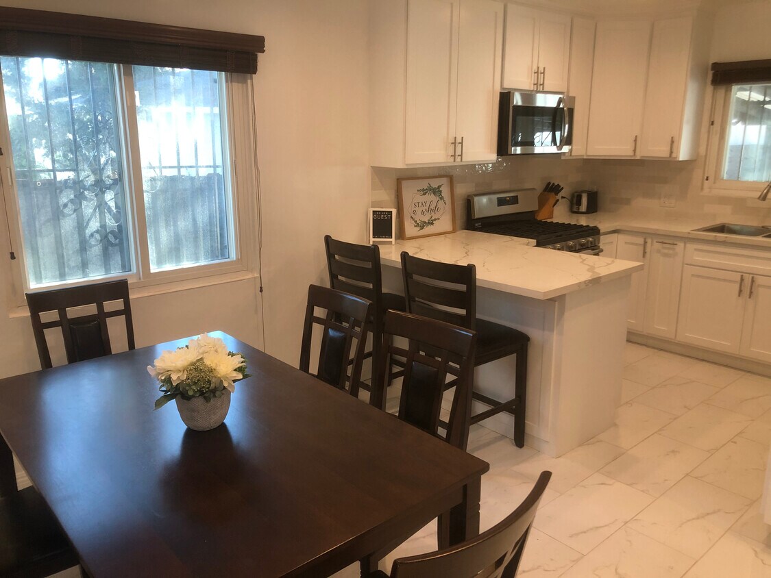 Foto principal - 11001 Firmona Ave