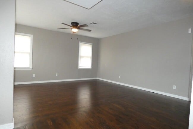 Foto del edificio - 2208 NW Walding Ave