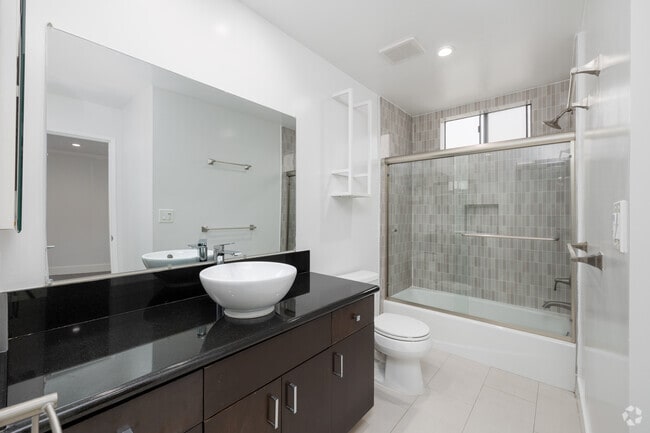 1BD, 1BA - 700SF - Bathroom - Primrose Terrace