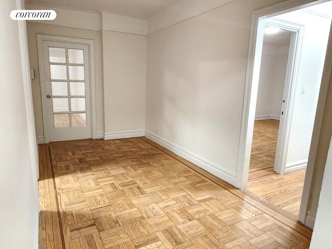 Building Photo - 3900 Greystone Ave