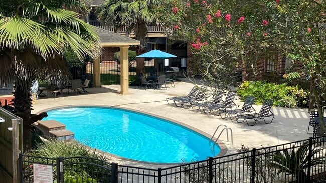 Foto del edificio - 710 W McNeese St