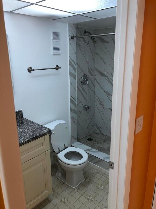 Foto del edificio - 460 NW 20th St
