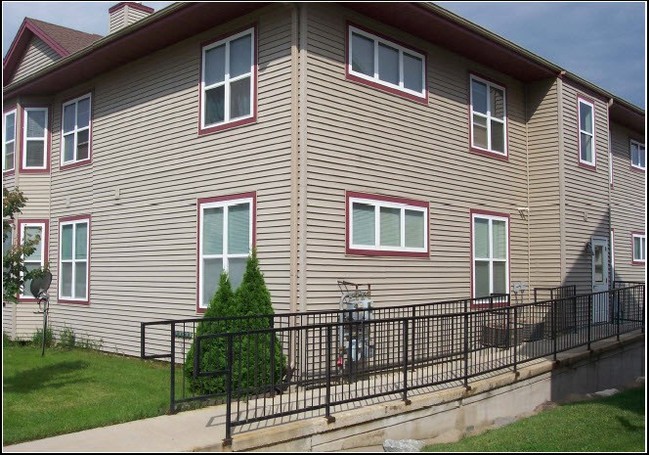 Building Photo - 8202 Mansion Hill Ave