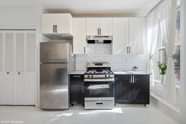Building Photo - 211 1st St