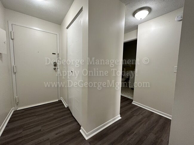 Building Photo - Georgetown Manor Apartments for Rent in We...