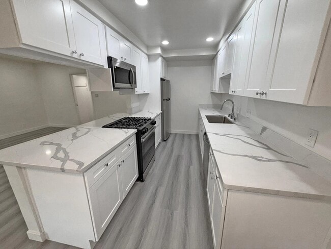 Building Photo - 10674 Holman Ave
