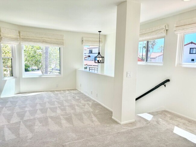 Foto del edificio - The Colony | Oxnard | 2 Bedroom + 2 Bathroom + Loft