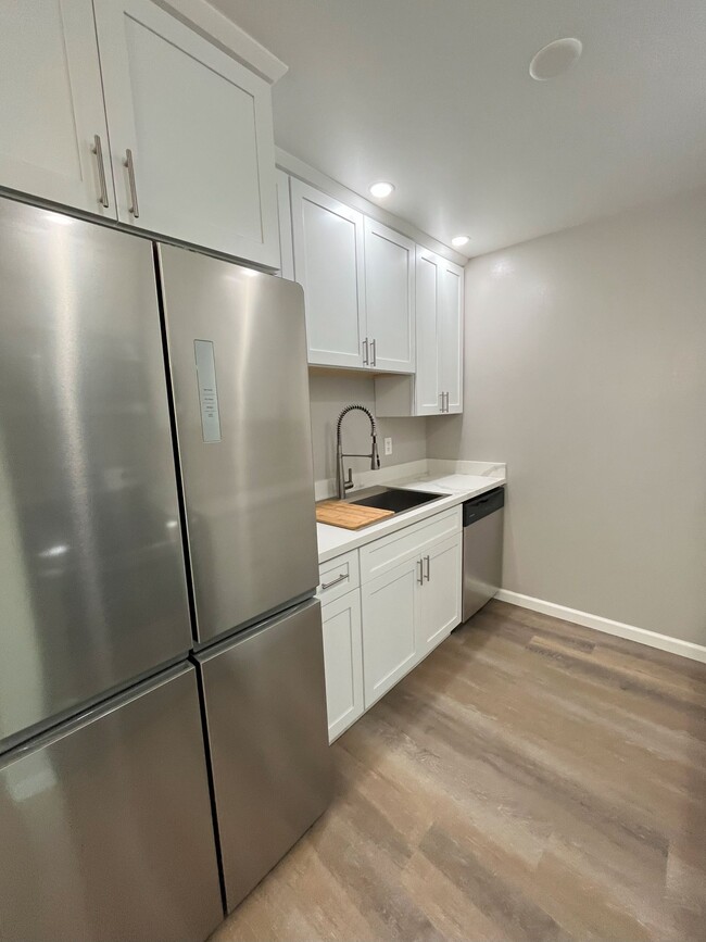 Kitchen - 250 Elm St