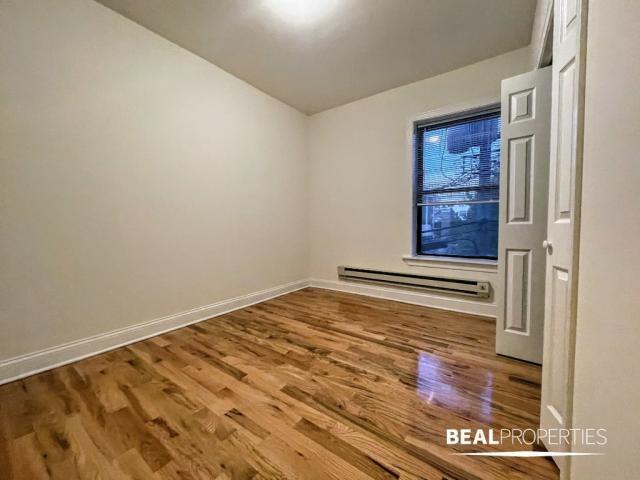 Building Photo - 1 bedroom in CHICAGO IL 60613