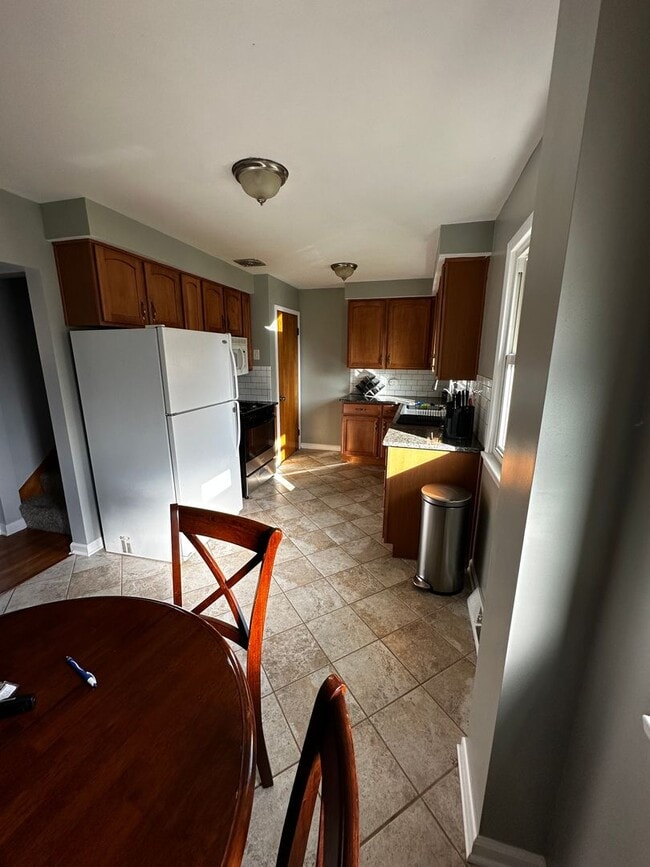 Building Photo - Cozy 2 bedroom, 1 bath single family home ...