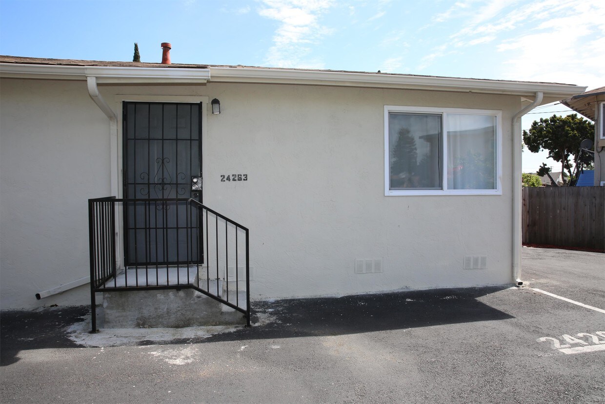 Primary Photo - 24263 Silva Ave
