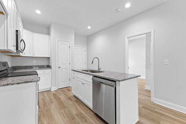 Foto del edificio - 217 Lenox Cir