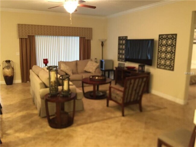 Foto del edificio - GORGEOUS SINGLE FAMILY HOME, PROFESSIONALLY DECORATED, FULLY FURNISHED