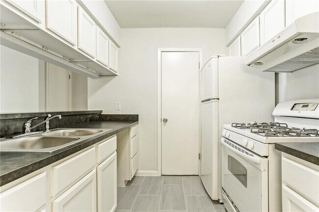 Foto del edificio - 6800 Wentworth Dr