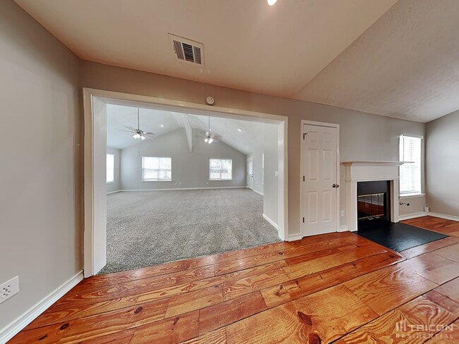 Building Photo - 325 Plantation Blvd