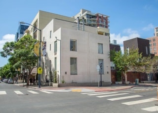 Building Photo - 985 Island Ave