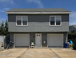 Building Photo - 606 Ocean Rd