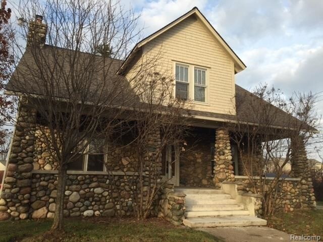 Primary Photo - 22460 Trillium Dr