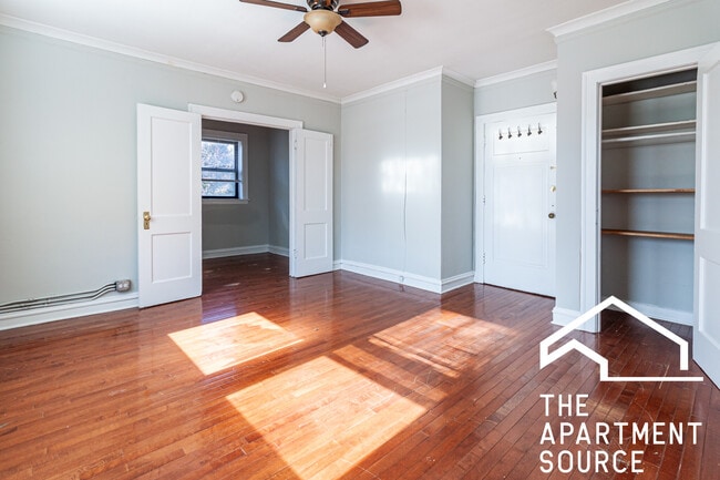 Building Photo - 4546 N Damen Ave