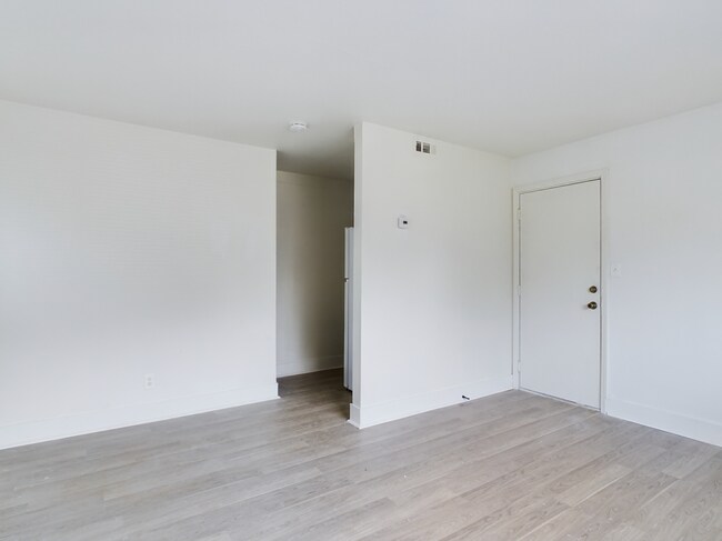 Foto del edificio - 15411 Barat Ave