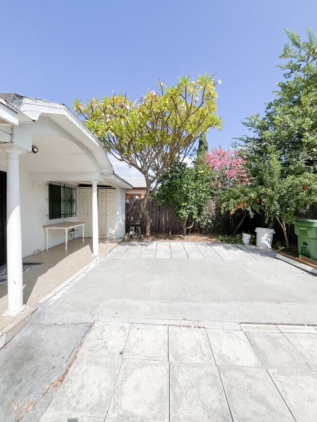 Foto del edificio - 807 Wilton Pl