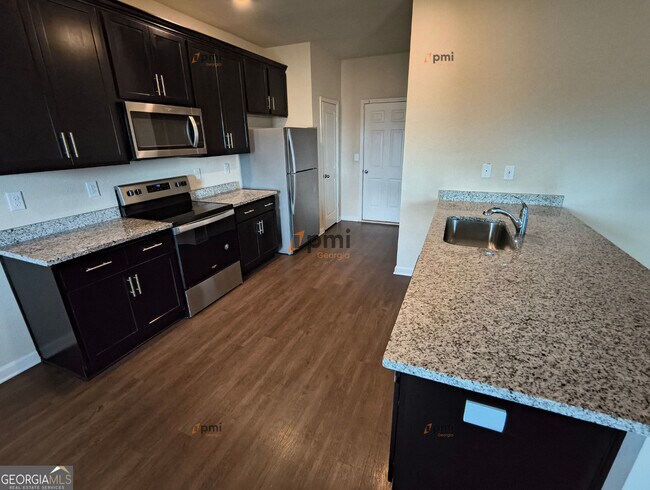 Foto del edificio - 3541 Falconwood Dr