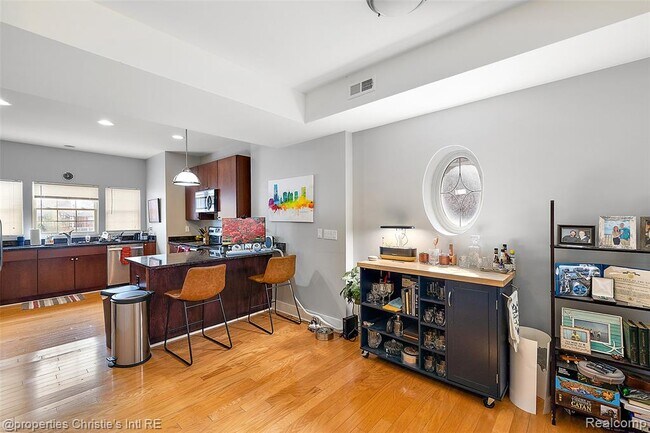 Foto del edificio - 248 Mack Ave