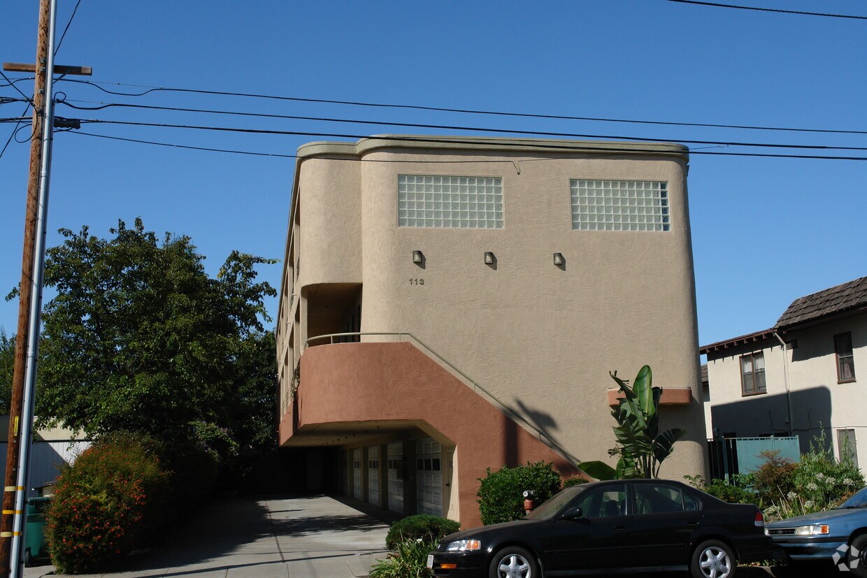 Foto del edificio - 113 Anita Rd