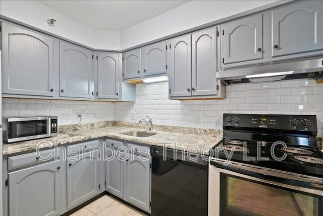 Foto del edificio - 1301 N Courthouse Rd