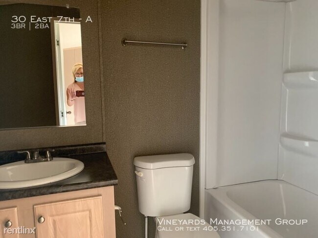 Building Photo - 3 br, 2 bath Mobile Home - 1840 NE Burgess Ct