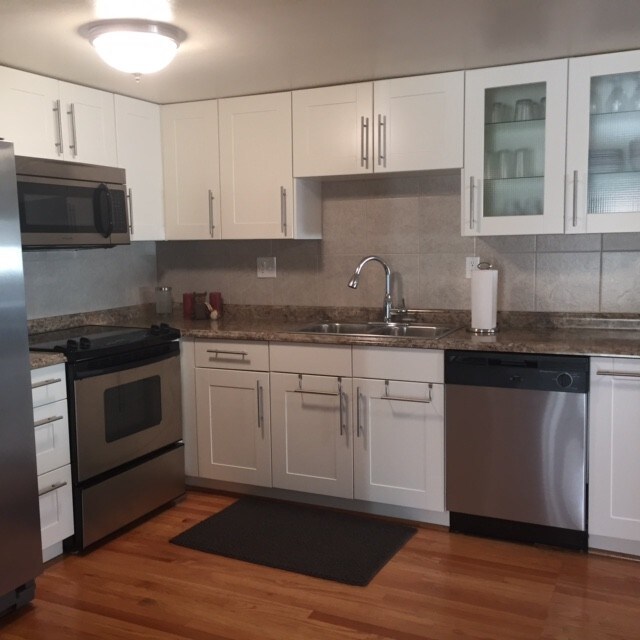 Foto principal - 3 Bedroom Townhome in The Knolls