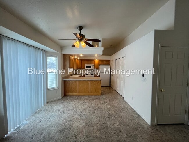 Building Photo - 2546 Brandon Dr