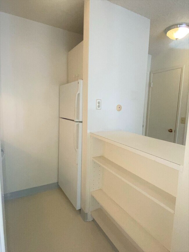 Building Photo - $500 OFF FIRST MONTH RENT!!! Studio Condo ...