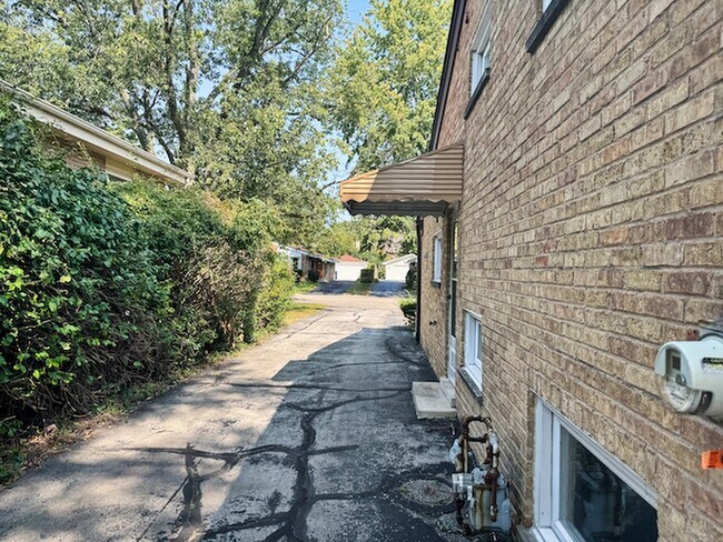 Building Photo - 3131 Hill Ln