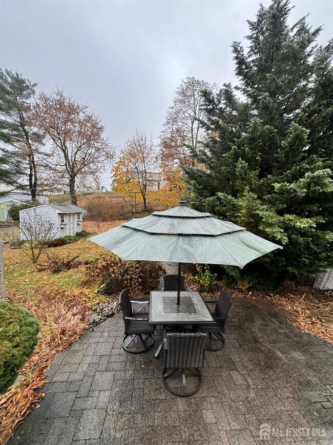 Building Photo - 123 W Kelly St