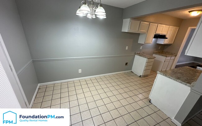 Building Photo - 5572 Crepe Myrtle Dr