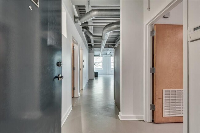 Foto del edificio - 400 Village Pkwy