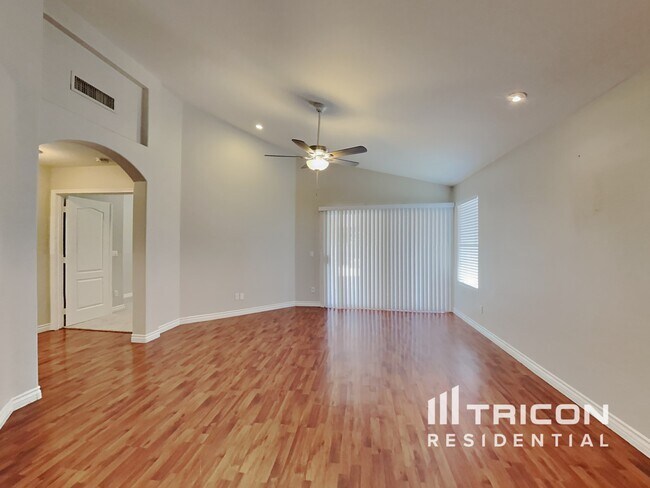 Foto del edificio - 18841 N 2nd Ave