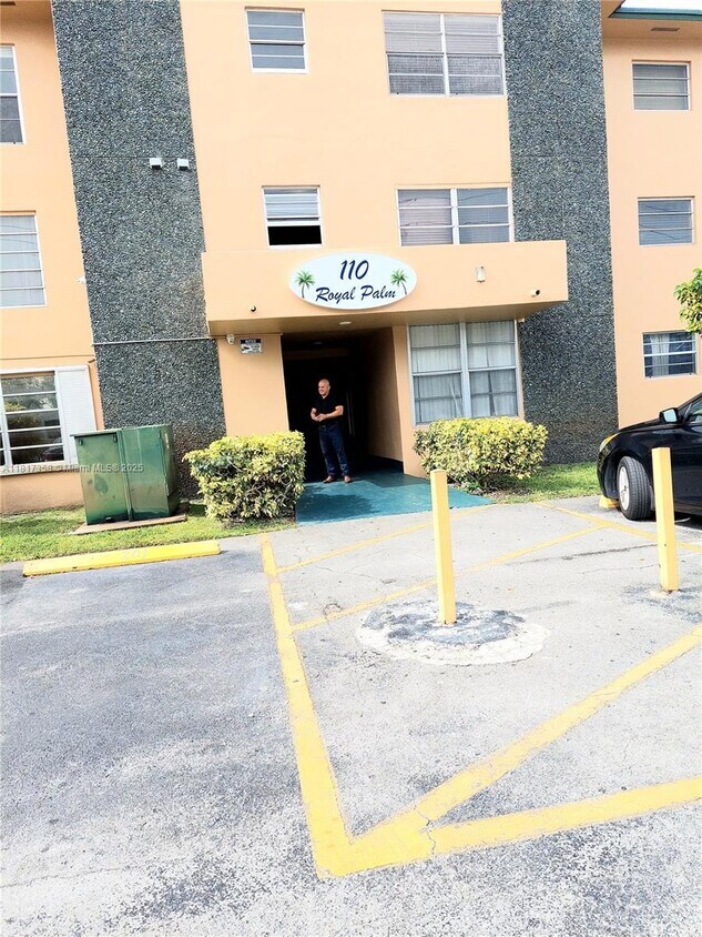 Primary Photo - 110 Royal Palm Rd