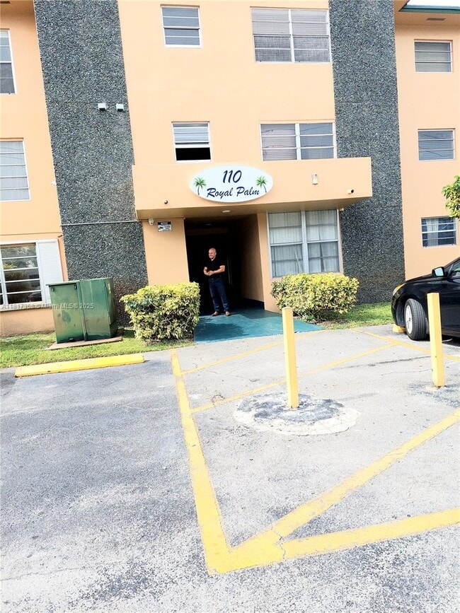 Building Photo - 110 Royal Palm Rd