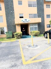Building Photo - 110 Royal Palm Rd