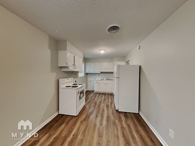 Building Photo - 6590 Embassy Cir