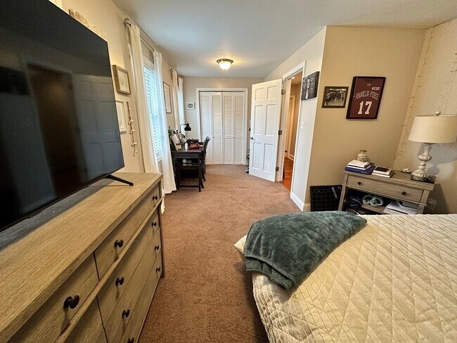 Building Photo - 13 Spring St