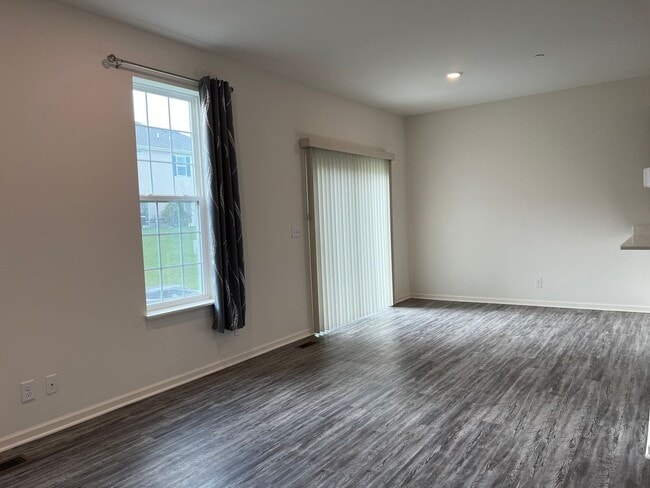 Foto del edificio - 1231 Hawk Hollow Dr