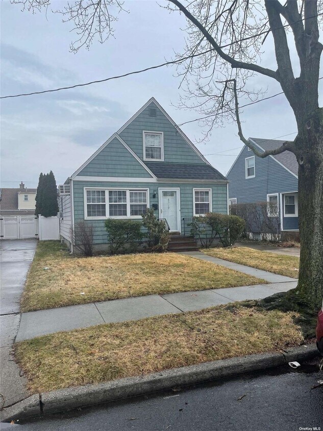 Foto del edificio - 83-19-83261 261st St